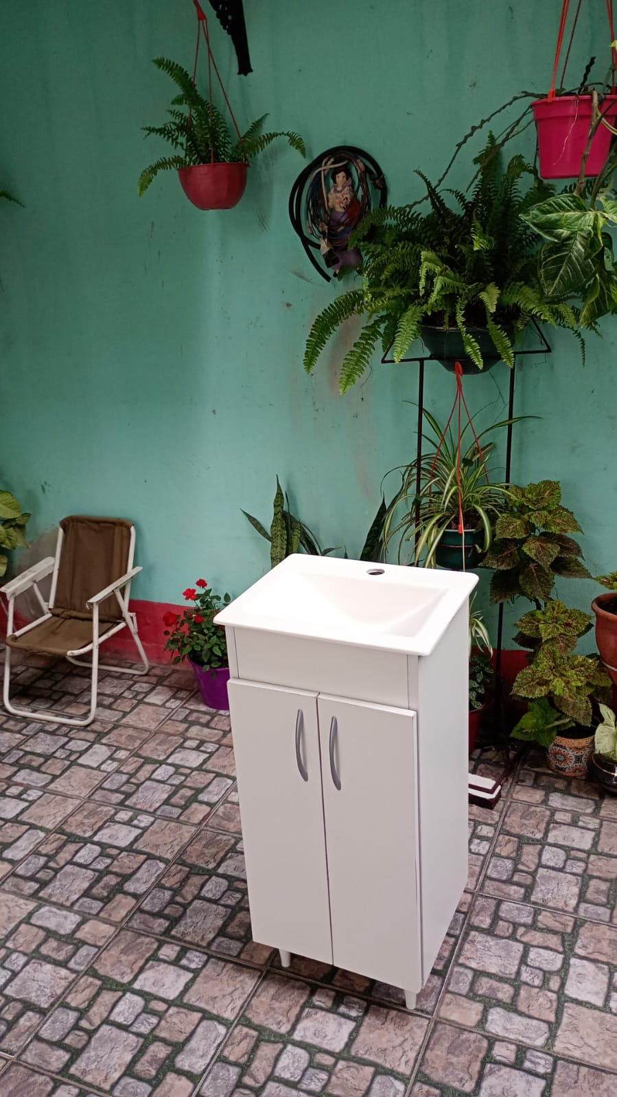 Vanitory con puertas abiertas